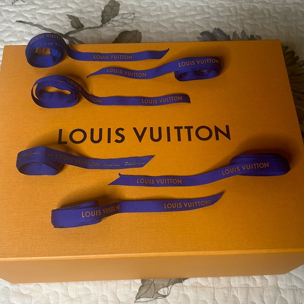 Set of 6 Louis Vuitton Ribbons